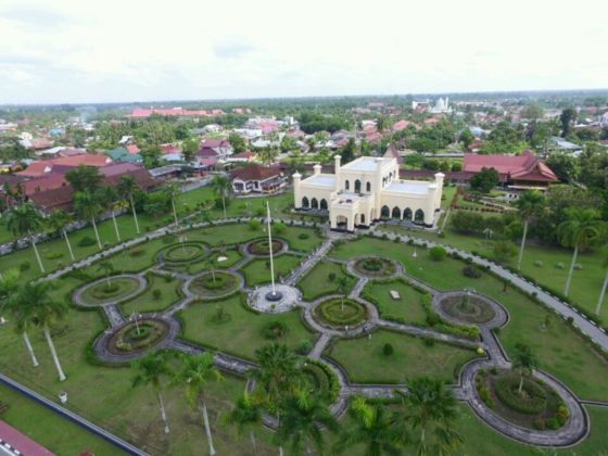 Istana Asyerayah Hasyimiyah Siak Lokasi : Kota Siak Sri Indrapura, Kabupaten Siak, Riau