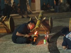 Dentuman Meriam Buluh Meriahkan Malam Ramadan di Kota Siak